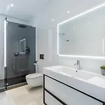Luxury Del Duque Renovated 펜션 아데제