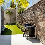 Luxury Del Duque Renovated 펜션 아데제