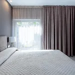 Luxury Del Duque Renovated 펜션 아데제
