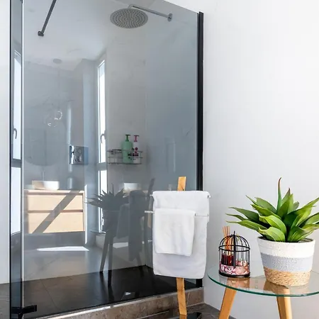 Luxury Del Duque Renovated Feriehus