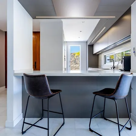 Luxury Del Duque Renovated Feriehus