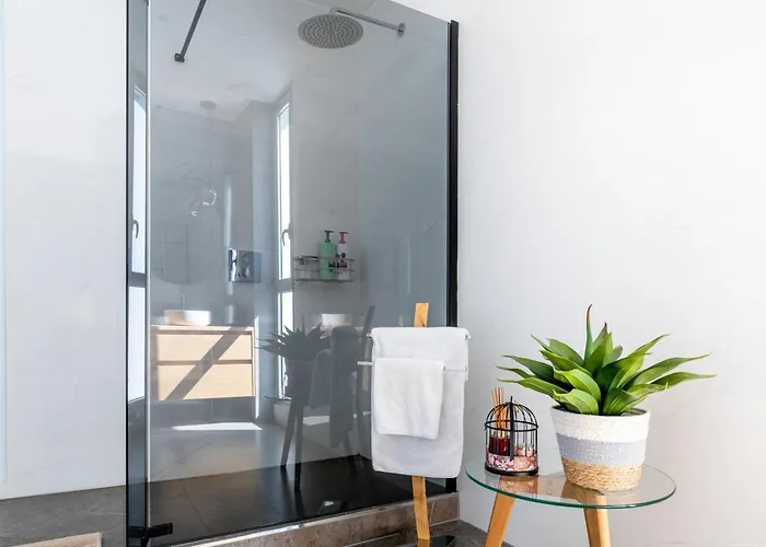 Luxury Del Duque Renovated Feriehus