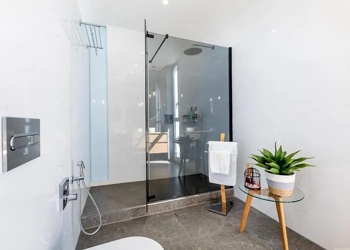 Luxury Del Duque Renovated Feriehus *