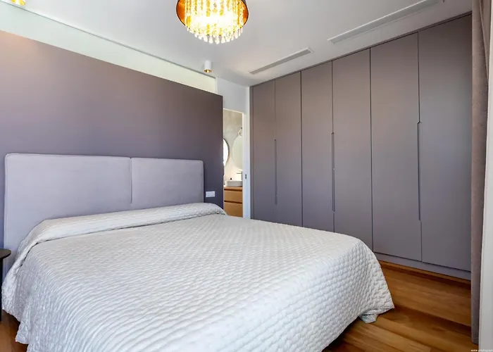 Luxury Del Duque Renovated