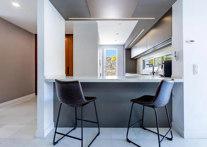 Luxury Del Duque Renovated Feriehus