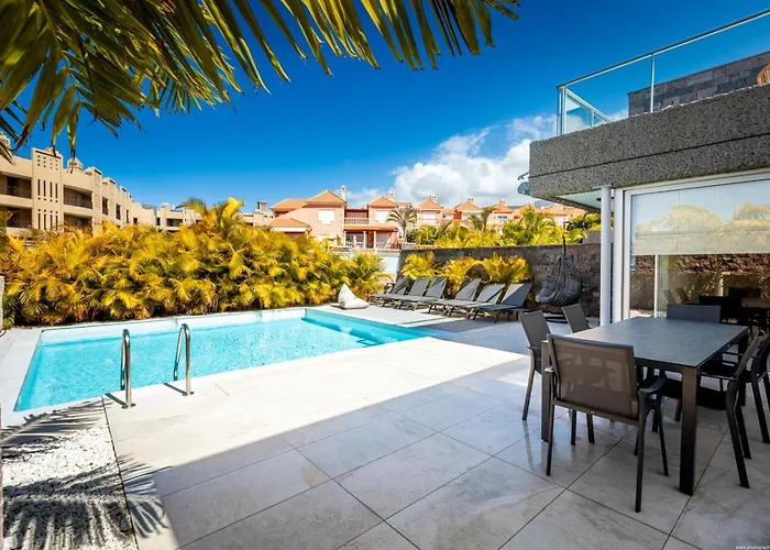 Luxury Del Duque Renovated Feriehus *